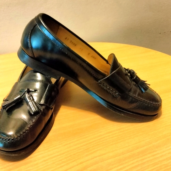 Cole Haan PINCH TASSEL IN BLACK - Picture 6 of 13